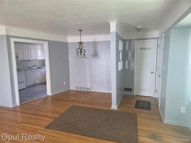 13520 Fenton, Redford, MI 48239