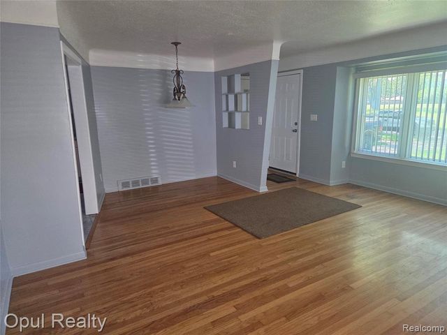 13520 Fenton, Redford, MI 48239