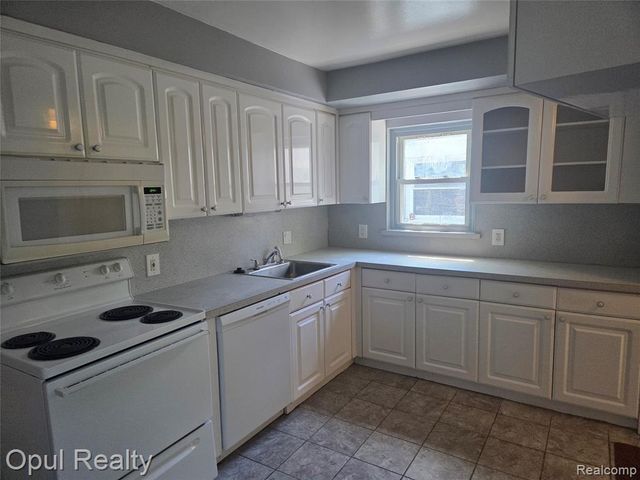 13520 Fenton, Redford, MI 48239