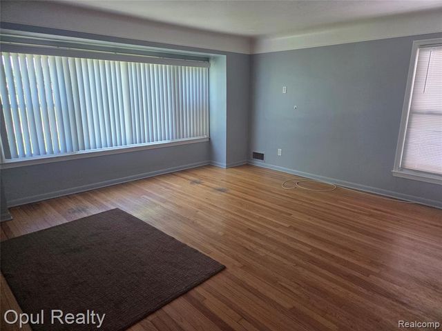 13520 Fenton, Redford, MI 48239