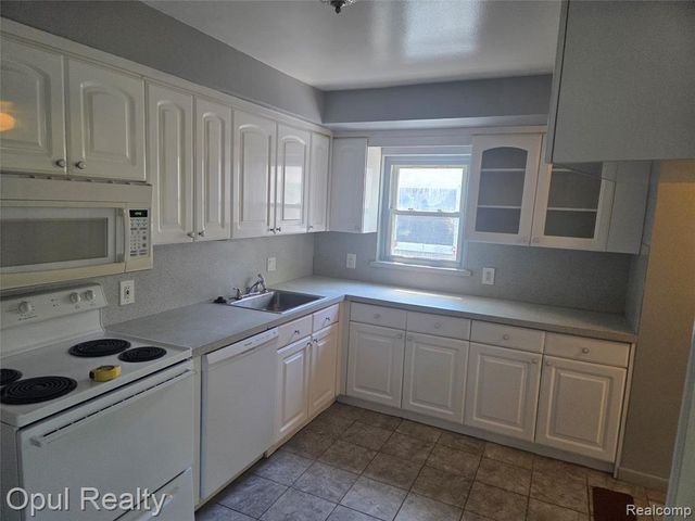 13520 Fenton, Redford, MI 48239