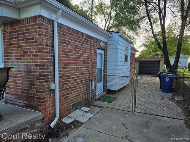 13520 Fenton, Redford, MI 48239