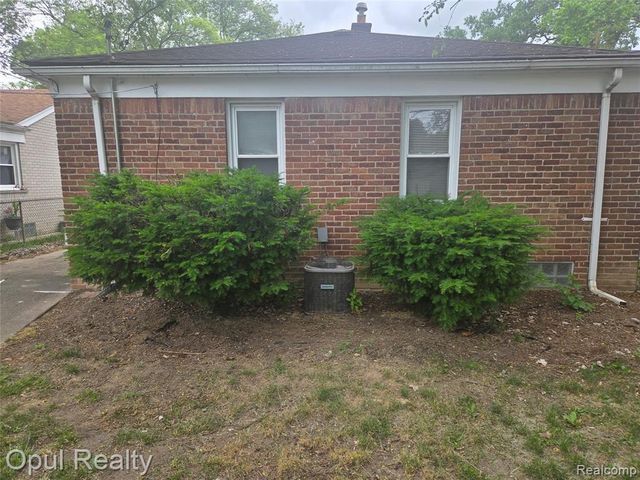 13520 Fenton, Redford, MI 48239