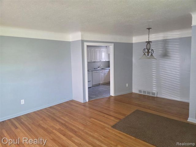 13520 Fenton, Redford, MI 48239
