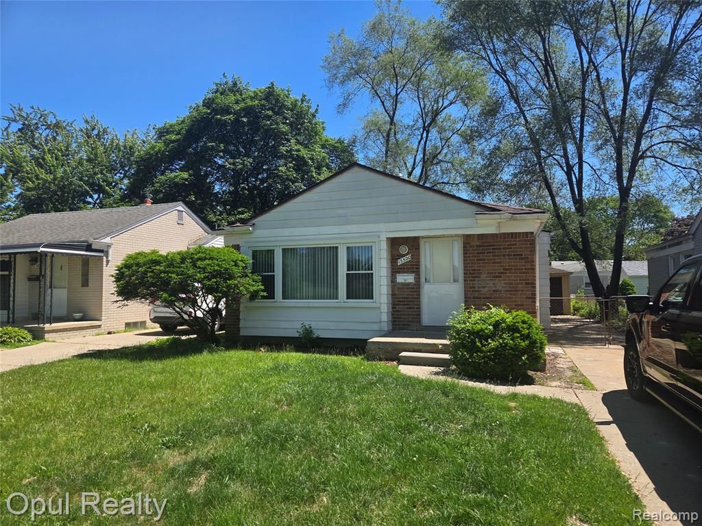 13520 Fenton, Redford, MI 48239