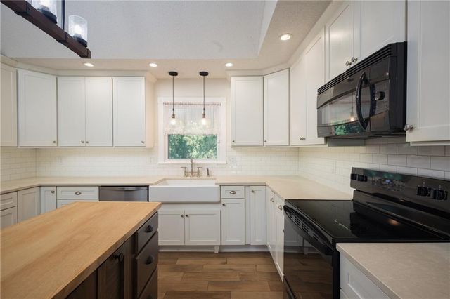 304 SE Brownfield Drive, Lee's Summit, MO 64063