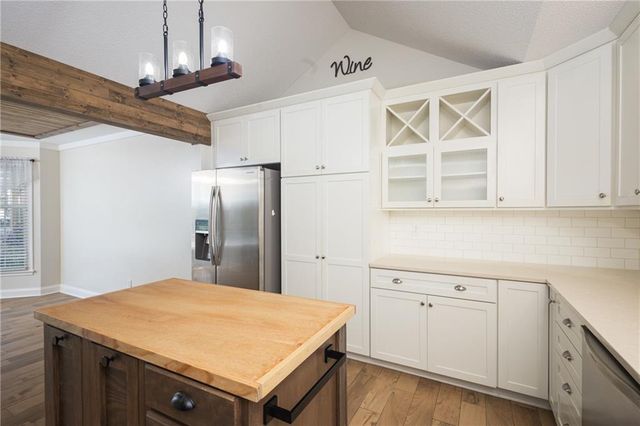 304 SE Brownfield Drive, Lee's Summit, MO 64063