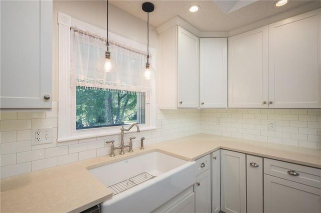 304 SE Brownfield Drive, Lee's Summit, MO 64063