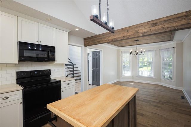 304 SE Brownfield Drive, Lee's Summit, MO 64063