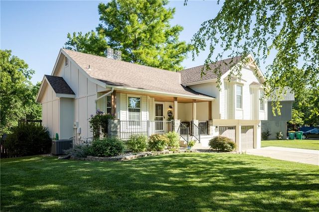 304 SE Brownfield Drive, Lee's Summit, MO 64063