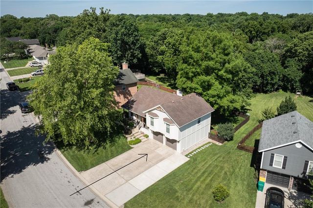 304 SE Brownfield Drive, Lee's Summit, MO 64063