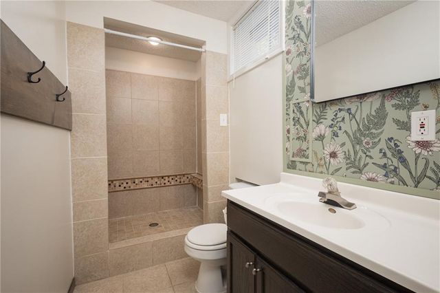 304 SE Brownfield Drive, Lee's Summit, MO 64063