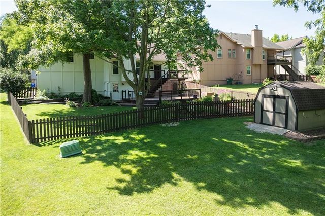 304 SE Brownfield Drive, Lee's Summit, MO 64063