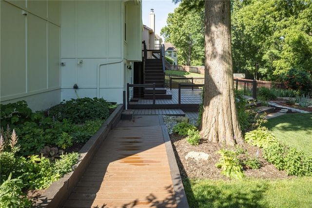 304 SE Brownfield Drive, Lee's Summit, MO 64063