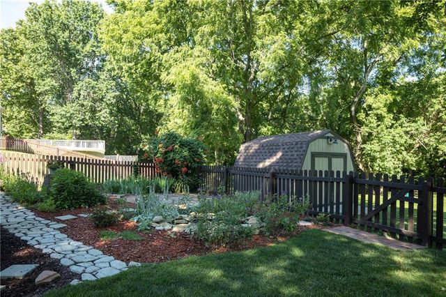 304 SE Brownfield Drive, Lee's Summit, MO 64063