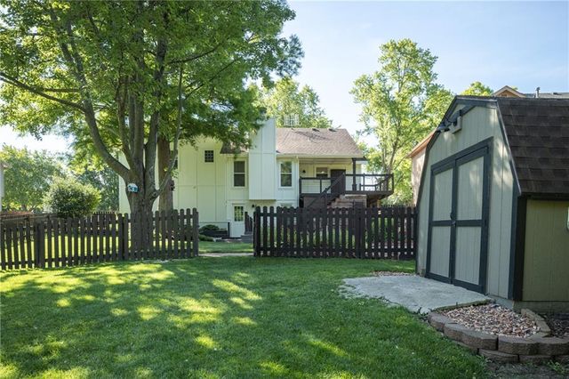 304 SE Brownfield Drive, Lee's Summit, MO 64063