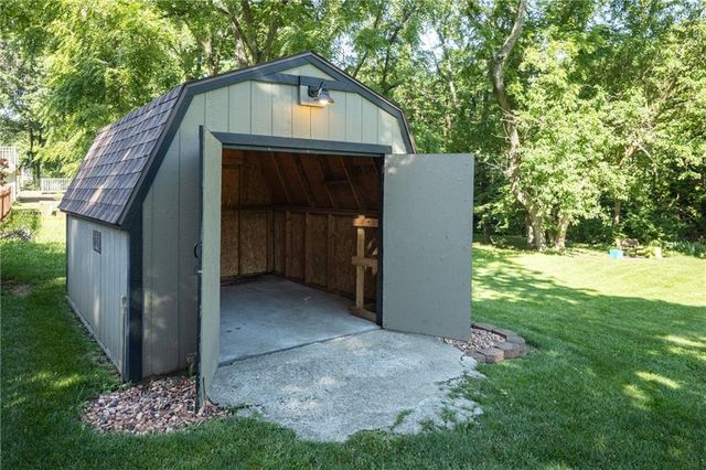 304 SE Brownfield Drive, Lee's Summit, MO 64063
