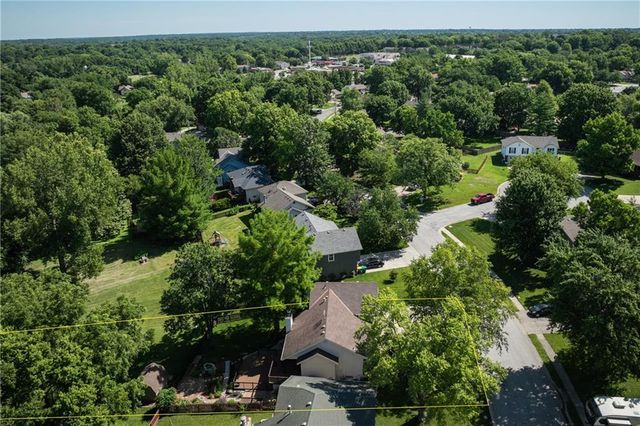 304 SE Brownfield Drive, Lee's Summit, MO 64063