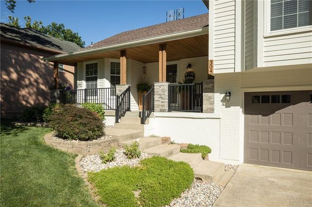 304 SE Brownfield Drive, Lee's Summit, MO 64063