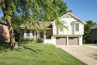 304 SE Brownfield Drive, Lee's Summit, MO 64063