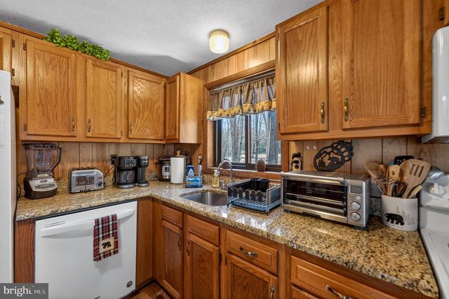 2038 BEAVER RUN RD, Pocono Lake, PA 18347