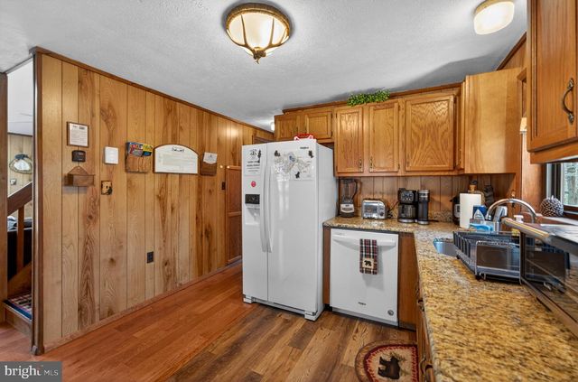 2038 BEAVER RUN RD, Pocono Lake, PA 18347