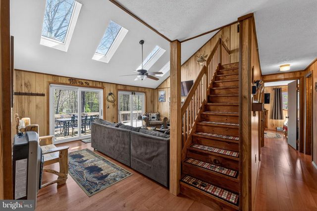 2038 BEAVER RUN RD, Pocono Lake, PA 18347