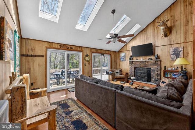 2038 BEAVER RUN RD, Pocono Lake, PA 18347