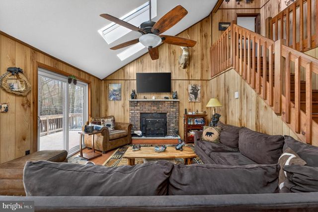 2038 BEAVER RUN RD, Pocono Lake, PA 18347