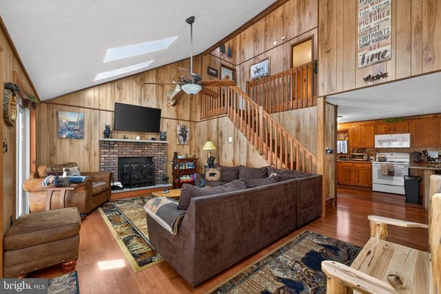 2038 BEAVER RUN RD, Pocono Lake, PA 18347