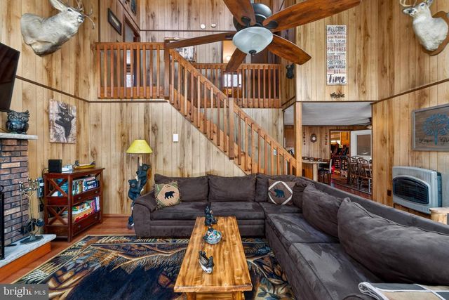 2038 BEAVER RUN RD, Pocono Lake, PA 18347