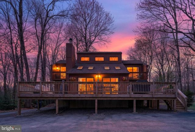2038 BEAVER RUN RD, Pocono Lake, PA 18347