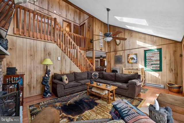 2038 BEAVER RUN RD, Pocono Lake, PA 18347