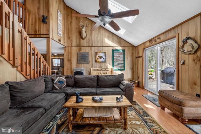 2038 BEAVER RUN RD, Pocono Lake, PA 18347