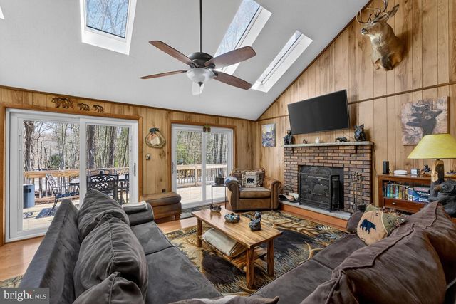 2038 BEAVER RUN RD, Pocono Lake, PA 18347