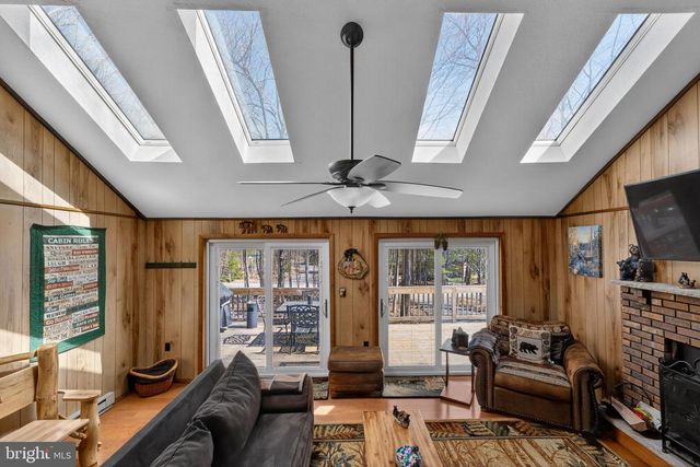 2038 BEAVER RUN RD, Pocono Lake, PA 18347