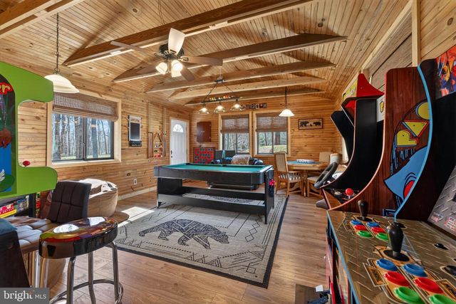 2038 BEAVER RUN RD, Pocono Lake, PA 18347