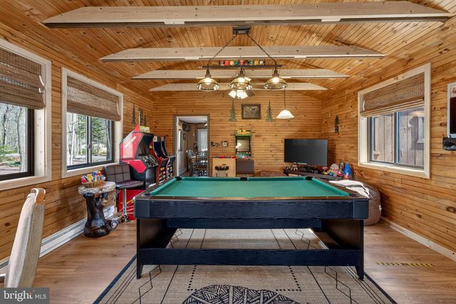 2038 BEAVER RUN RD, Pocono Lake, PA 18347