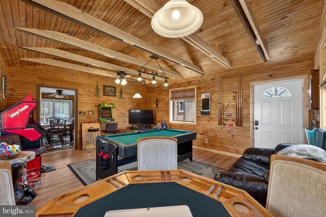 2038 BEAVER RUN RD, Pocono Lake, PA 18347