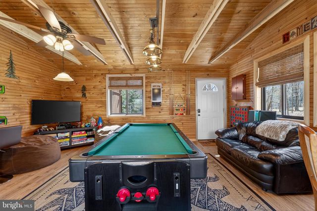 2038 BEAVER RUN RD, Pocono Lake, PA 18347