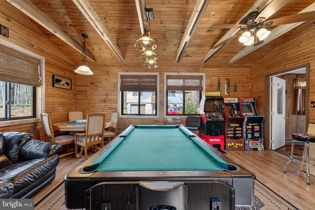 2038 BEAVER RUN RD, Pocono Lake, PA 18347