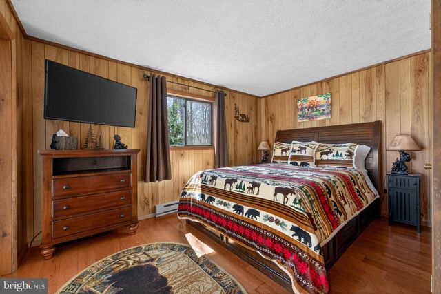 2038 BEAVER RUN RD, Pocono Lake, PA 18347