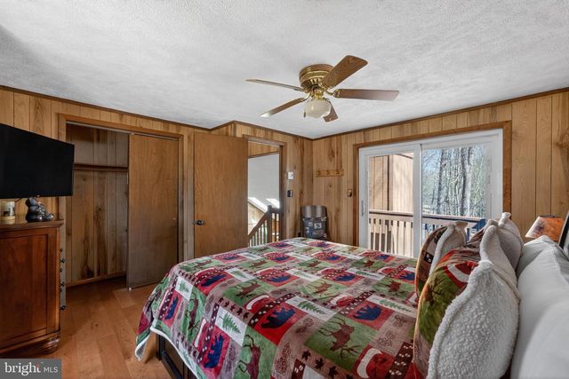 2038 BEAVER RUN RD, Pocono Lake, PA 18347