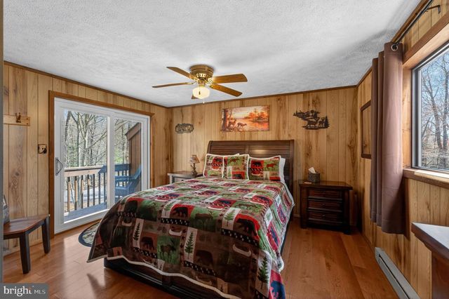 2038 BEAVER RUN RD, Pocono Lake, PA 18347