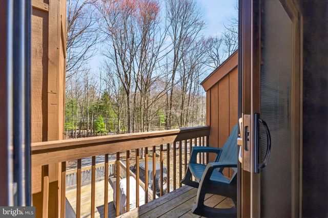 2038 BEAVER RUN RD, Pocono Lake, PA 18347