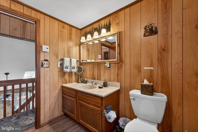 2038 BEAVER RUN RD, Pocono Lake, PA 18347