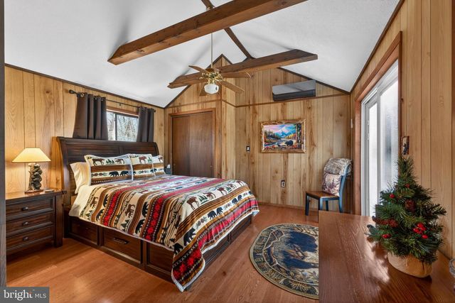 2038 BEAVER RUN RD, Pocono Lake, PA 18347