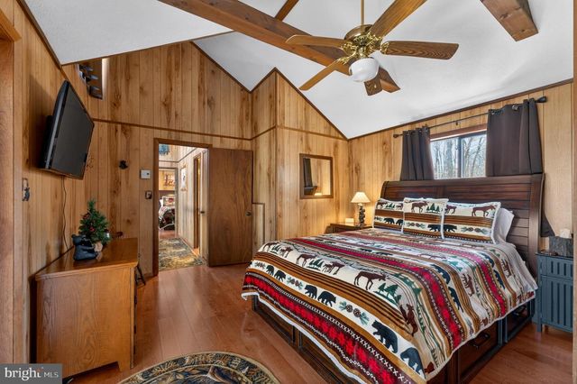 2038 BEAVER RUN RD, Pocono Lake, PA 18347