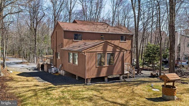2038 BEAVER RUN RD, Pocono Lake, PA 18347