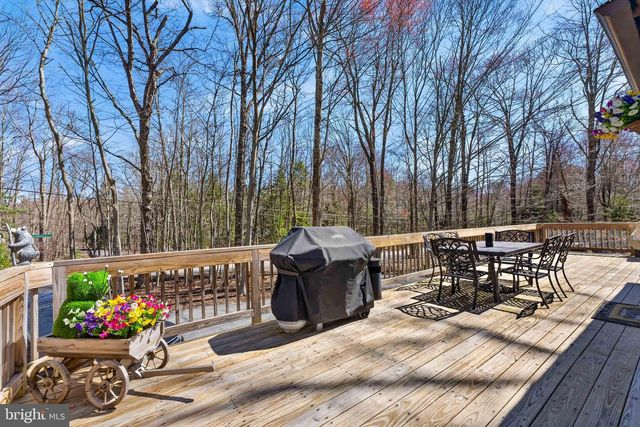 2038 BEAVER RUN RD, Pocono Lake, PA 18347
